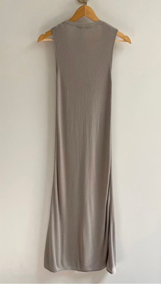 Vestido midi Zara beige canalé