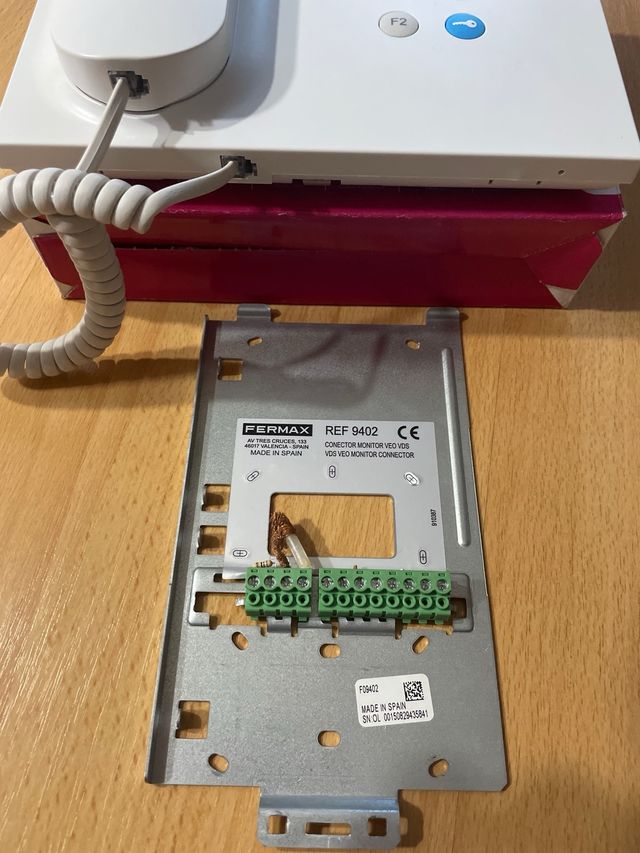 Fermax VEO VDS COLOR 9401 con Placa 9402 