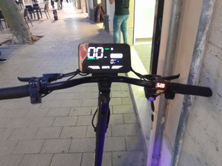 Patinete eléctrico con luces LED