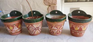4 Jardineras de terracota pintadas a mano