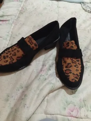 Zapatos de ante con estampado de leopardo