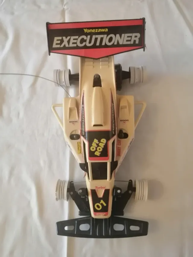 Coche teledirigido Yonezawa Executioner