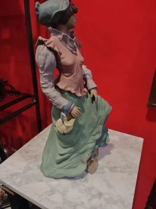 Figura Lladró Mujer Vestido Verde