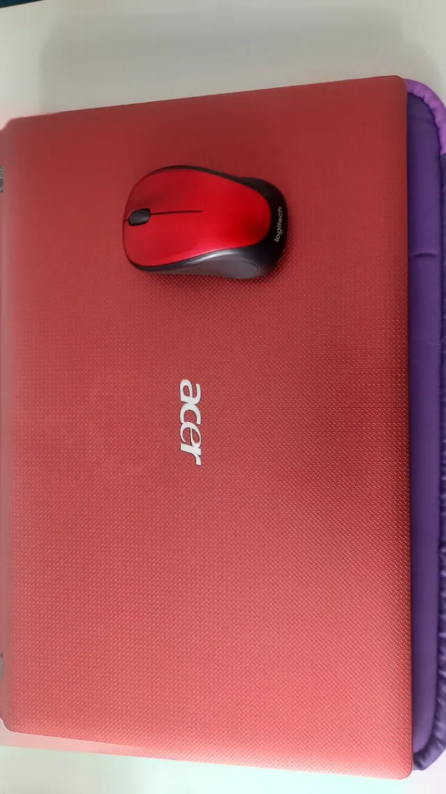 Acer Laptop Roja con Ratón Logitech Rojo