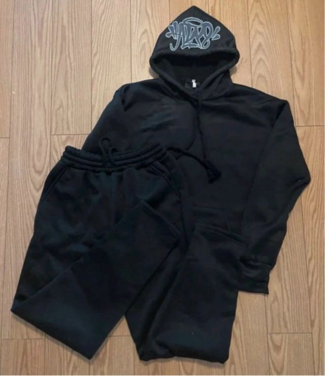 Tuta sportiva nera Syna World