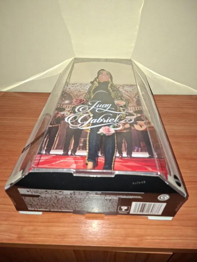 NUEVA!! Barbie Edición Especial Juan Gabriel NRFB 