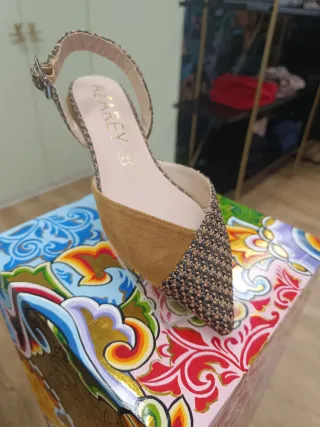 Zapatos destalonados AZAREY beige y marrón