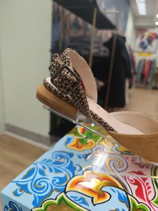 Zapatos destalonados AZAREY beige y marrón