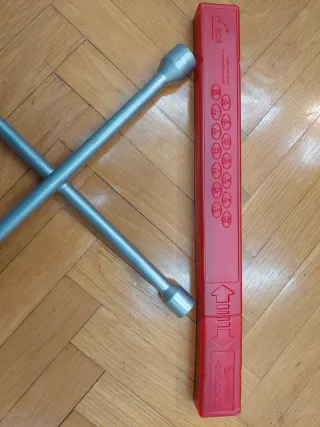 Llave de cruz para coche