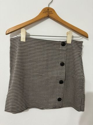 Falda de cuadros con botones
