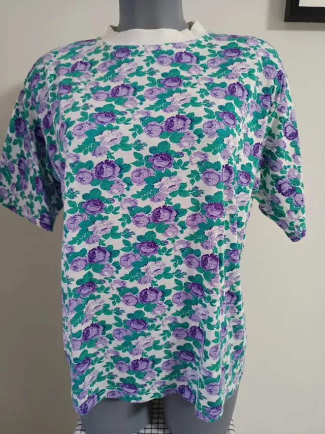Camiseta alegre floral