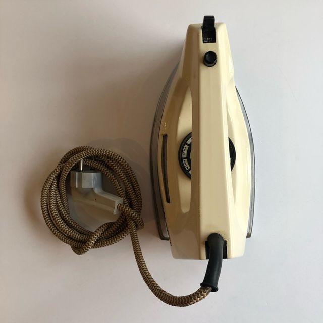 Plancha Automática de Vapor y Spray. Magefesa