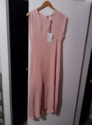 Vestido largo rosa plisado