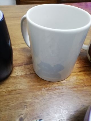 Tazas de cerámica y bols