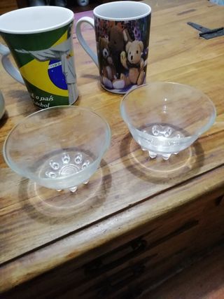 Tazas de cerámica y bols