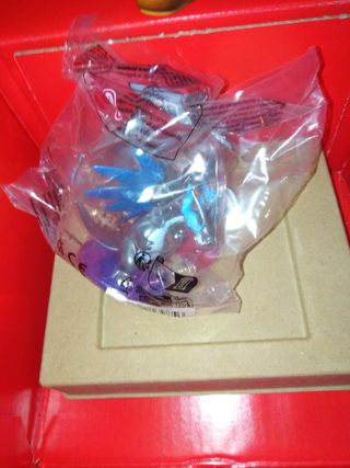 Figura Mega Charizard X Pokémon Leyendas ZA