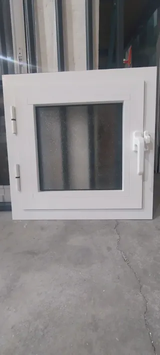 Ventana aluminio abatible lacado blanco