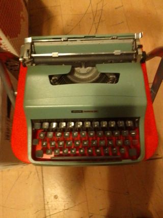 Máquina de escribir Olivetti Lettera 32