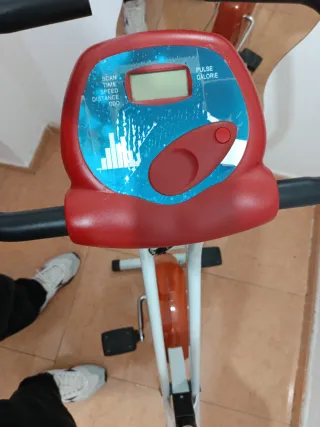 Bicicleta estática plegable como nueva
