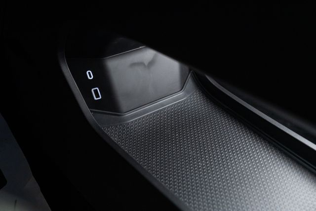 Ebro S800 1.6 TGDI Luxury 7 DCT