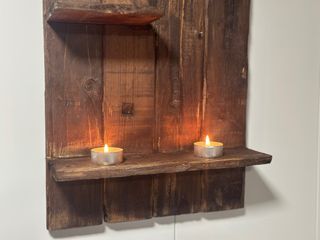 Estantería de madera rústica