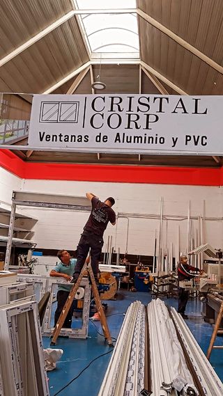 AYUDANTE DE VENTANAS Y PUERTAS DE ALUMINIO Y PVC