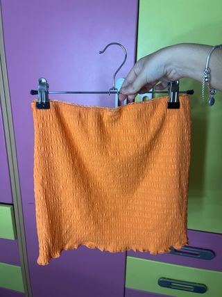 Falda naranja corta