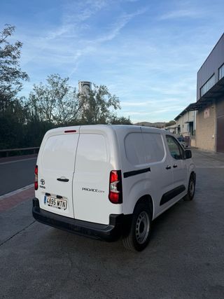 Toyota Proace City 2024