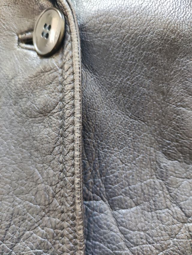 Cazadora de cuero negra