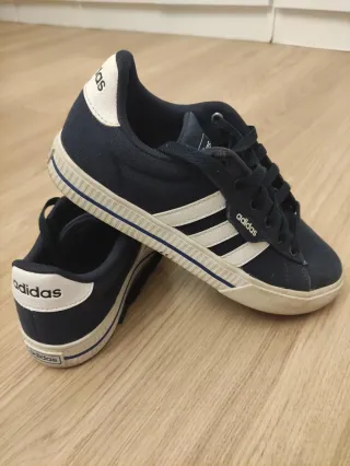 Zapatillas Adidas Azul y Blanco. Talla 37 1/2