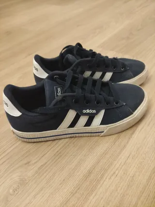 Zapatillas Adidas Azul y Blanco. Talla 37 1/2