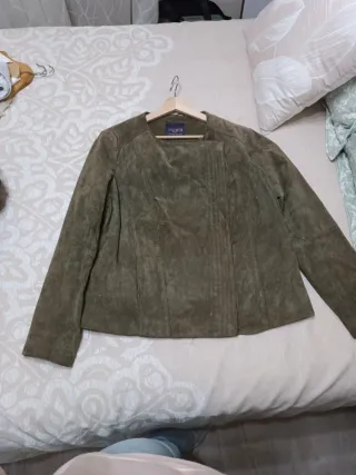 Cazadora ante verde oscura