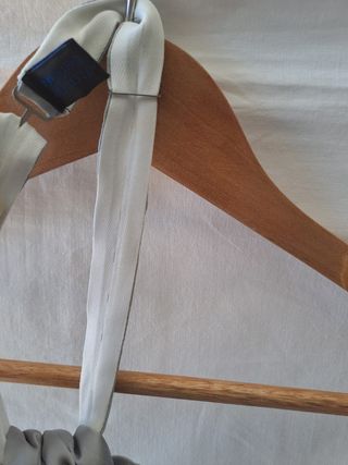 Ascot elegante grigio ghiaccio