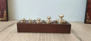 Juego de pesas de bronce antiguas