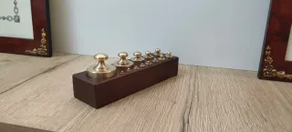 Juego de pesas de bronce antiguas