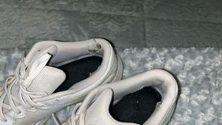 Zapatillas Puma Blancas y Amarillas