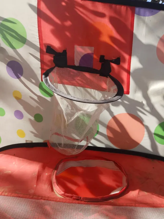 Carpa infantil y mini parque de bolas (ZONA AYUDA)