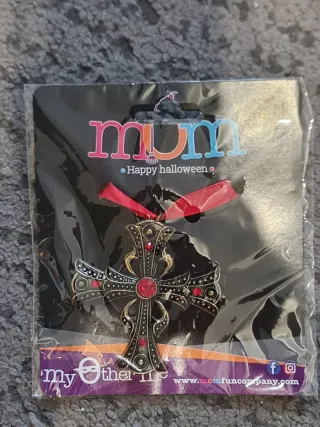 Colgante Cruz Vampiresa Oro y Rojo