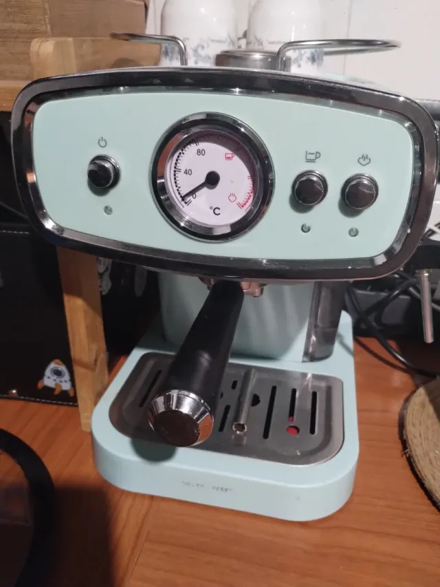 Macchinetta caffè argento e verde acqua