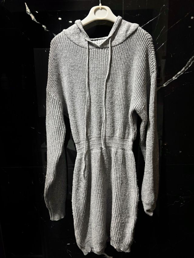 Abito in maglia con cappuccio