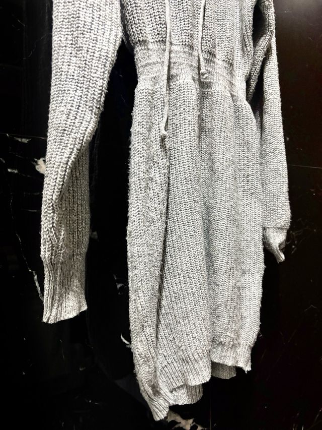 Abito in maglia con cappuccio