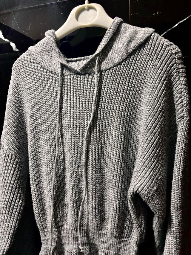 Abito in maglia con cappuccio