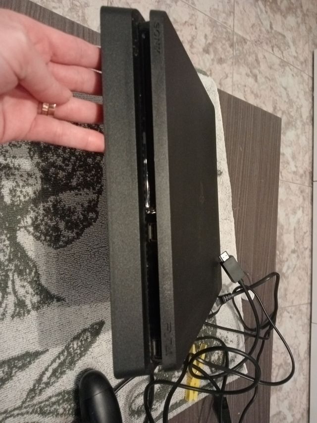 PS4 (PlayStation 4) Slim 500gb Negra con 2 Mandos