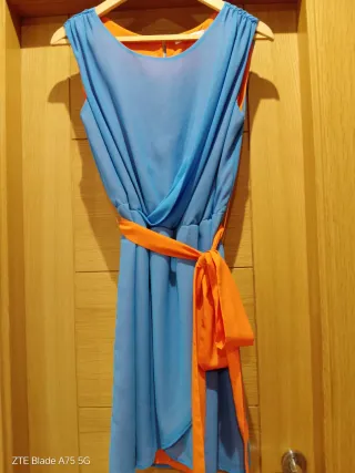 Vestido elegante azul y naranja