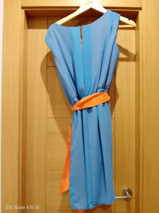Vestido elegante azul y naranja
