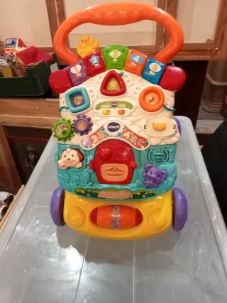Correpasillos Vtech y muchos regalos.