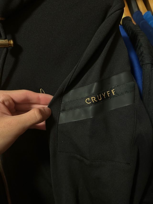 Chaqueta Cruyff Negra con Cremallera y Logo