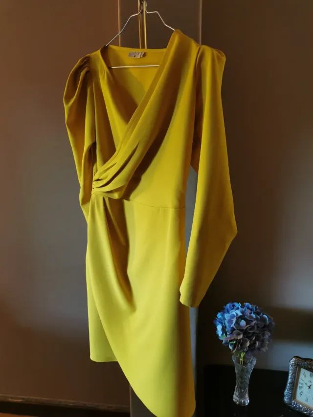 Vestido amarillo Coosy manga larga