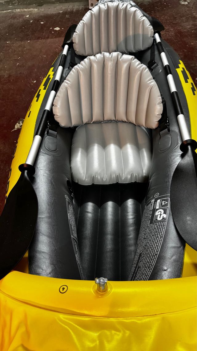 Kayak hinchable con bomba y 2 remos