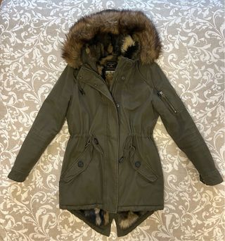 Parka Superdry con capucha y pelo. Auténtica.